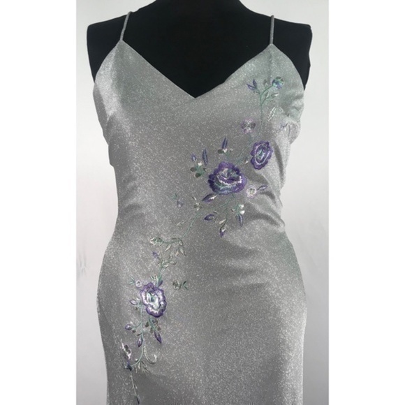 90’s Vintage ‘Dave & Johnny’ Silver Floral Embroidered Bias Cut Maxi Gown - Picture 7 of 14